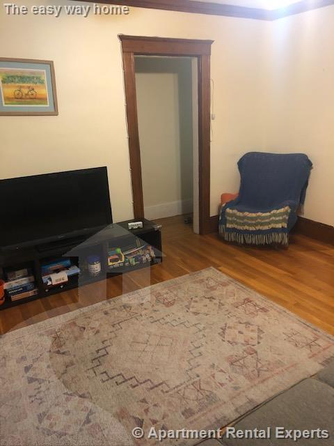 98 Bow St, Magoun Square