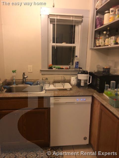 98 Bow St, Magoun Square