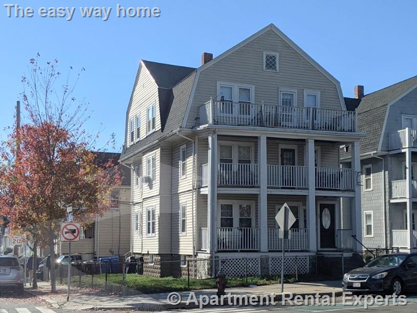 998 Broadway, Davis Square