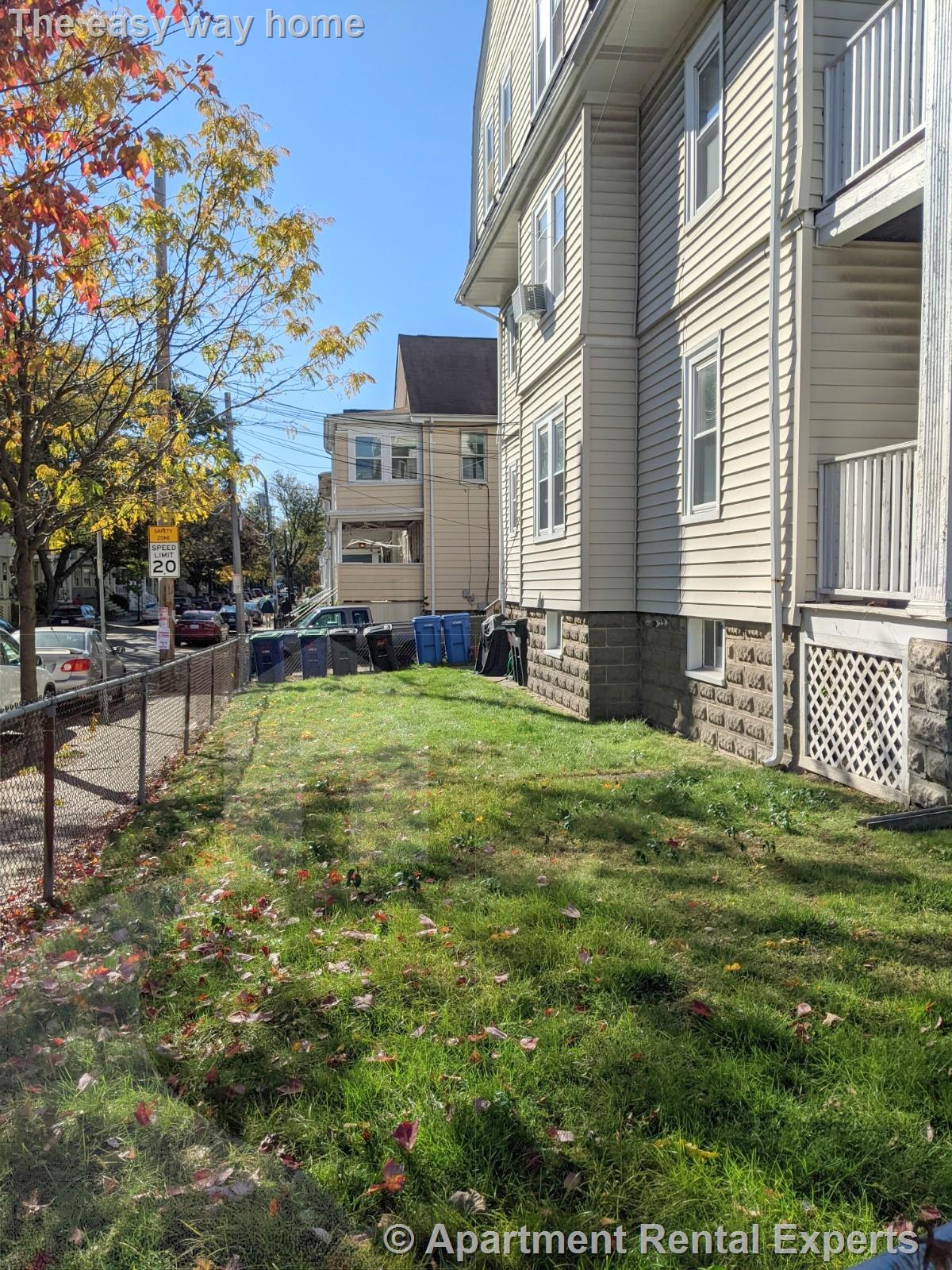 998 Broadway, Davis Square