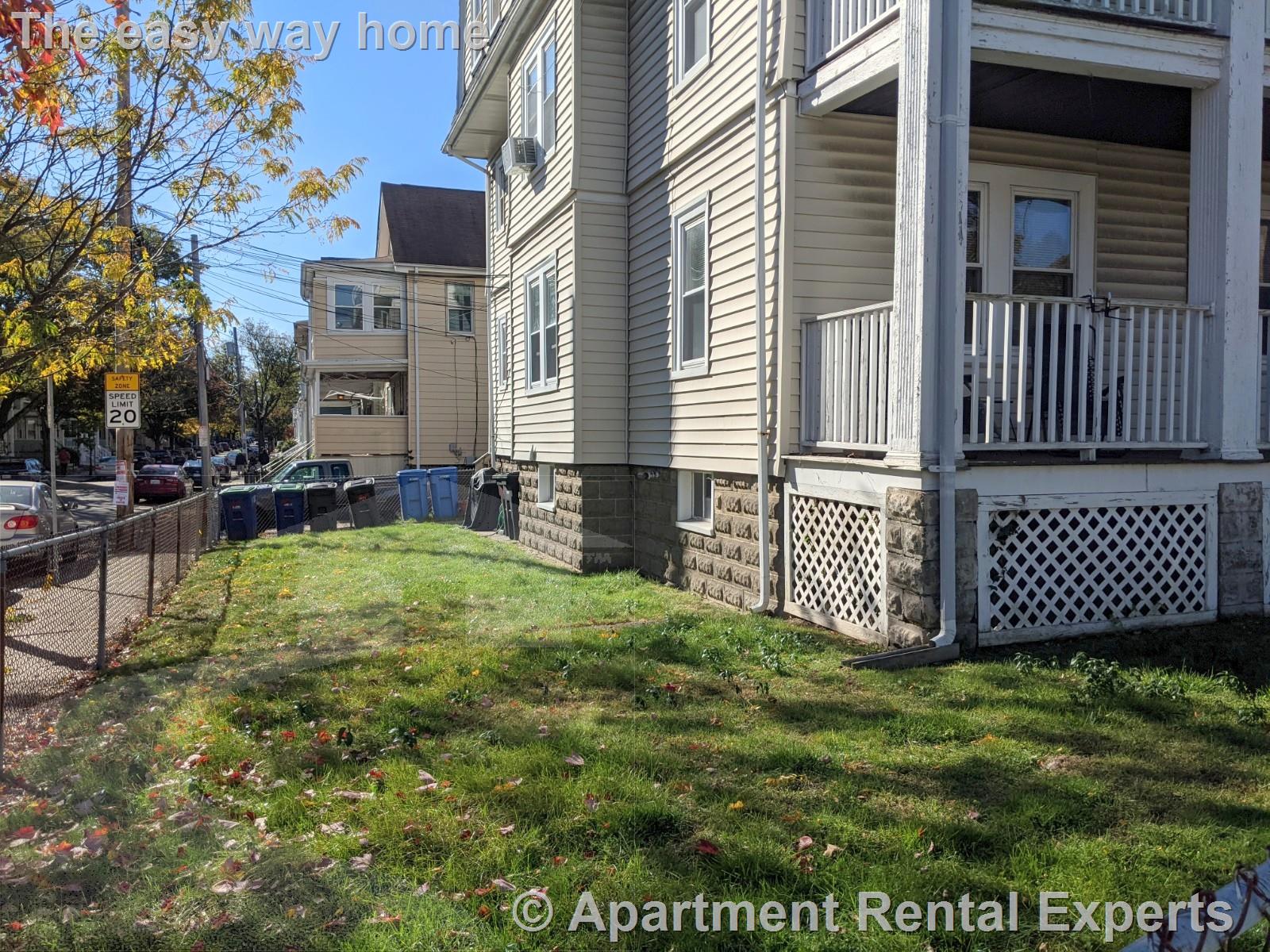 998 Broadway, Davis Square