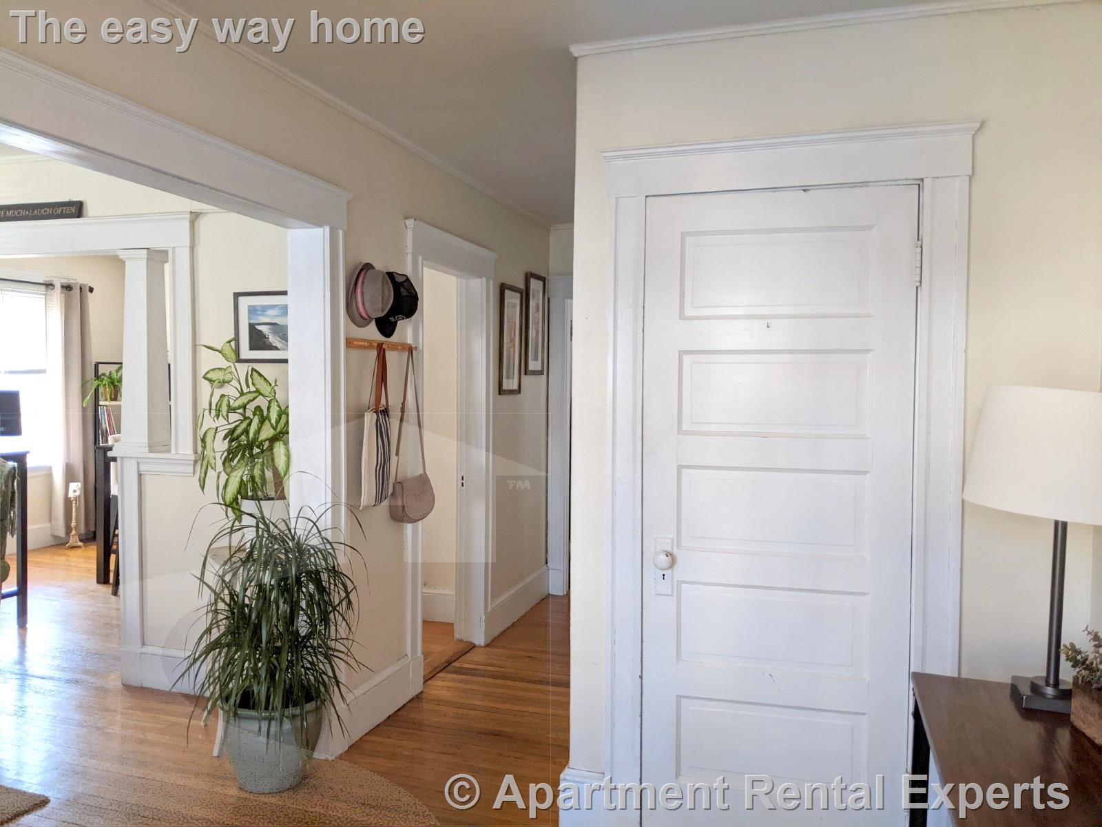 998 Broadway, Davis Square