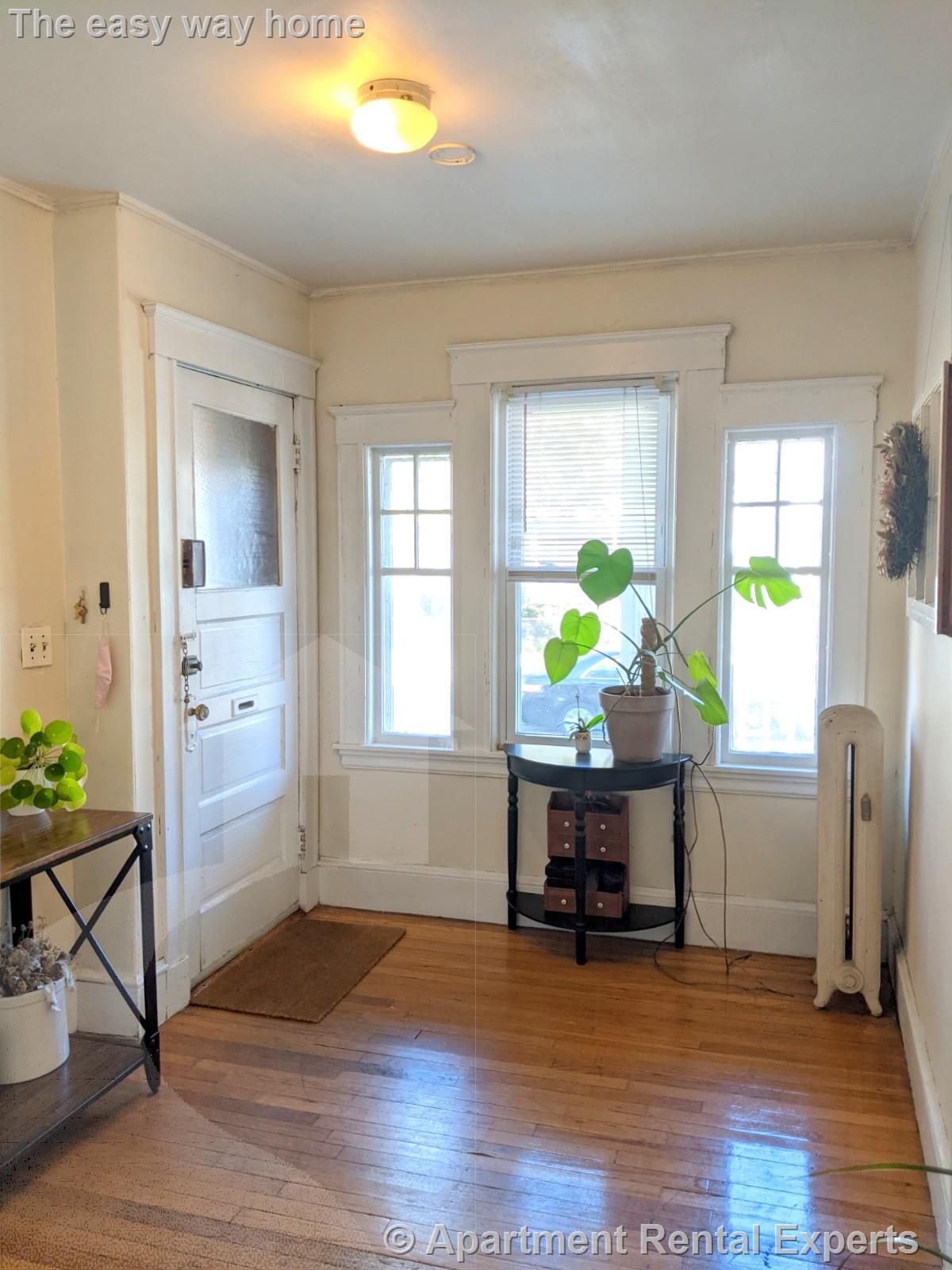 998 Broadway, Davis Square