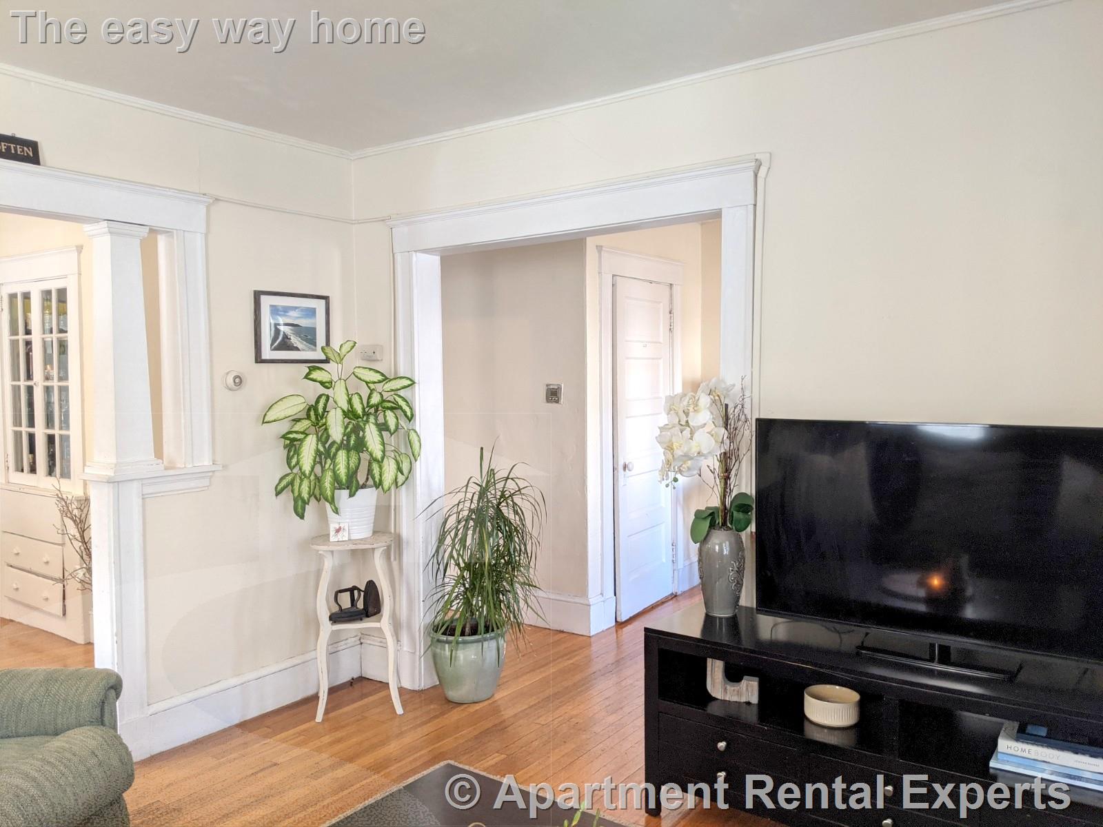 998 Broadway, Davis Square