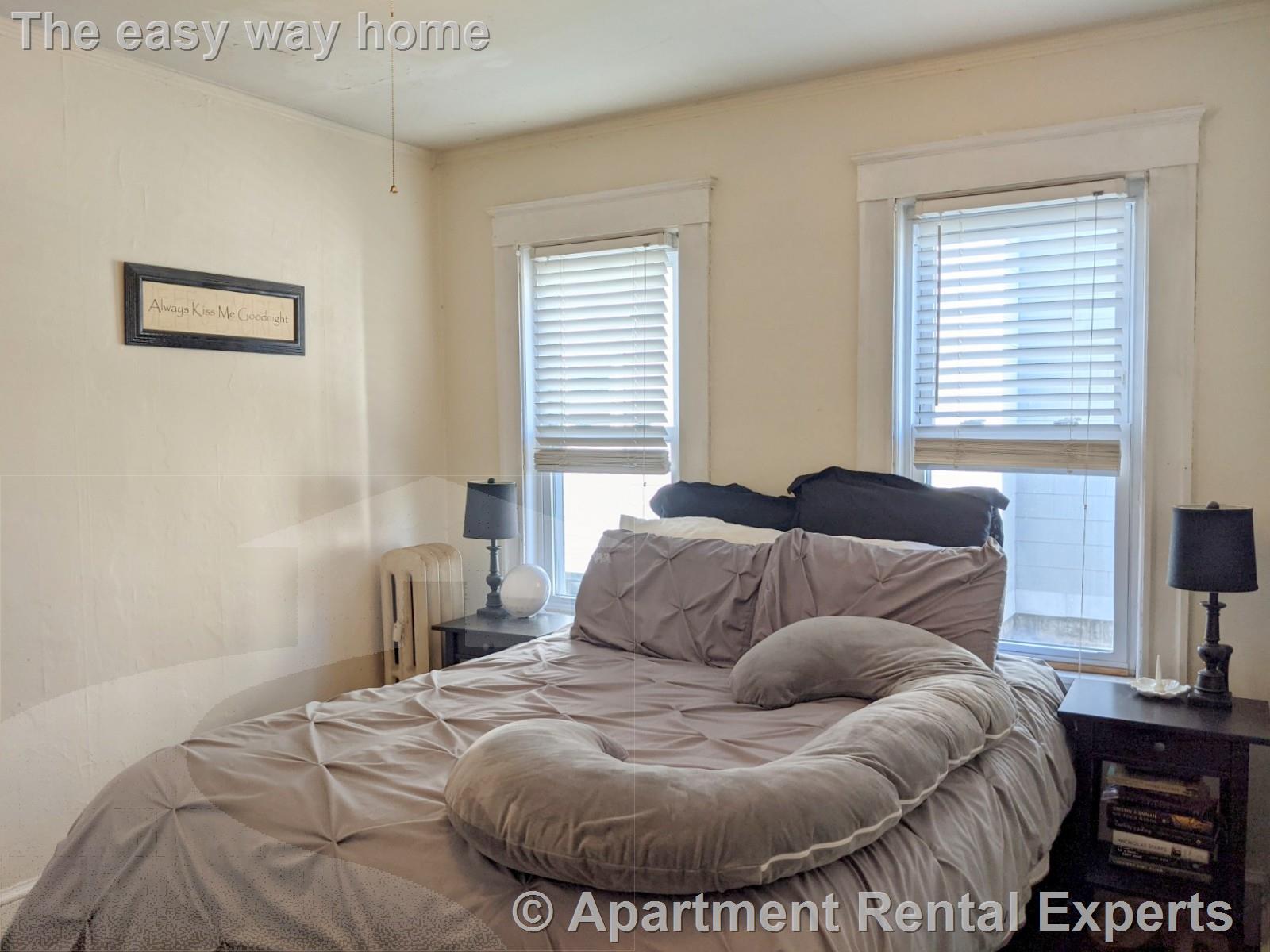 998 Broadway, Davis Square