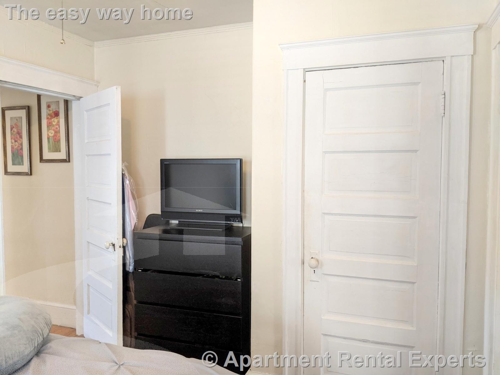 998 Broadway, Davis Square