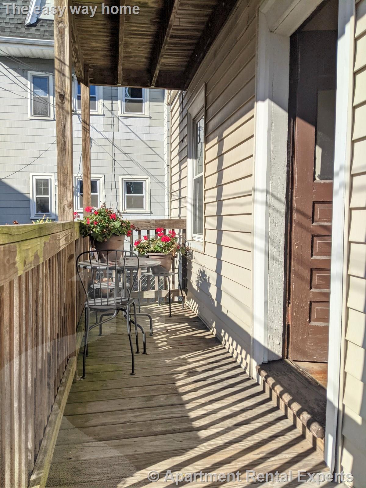 998 Broadway, Davis Square