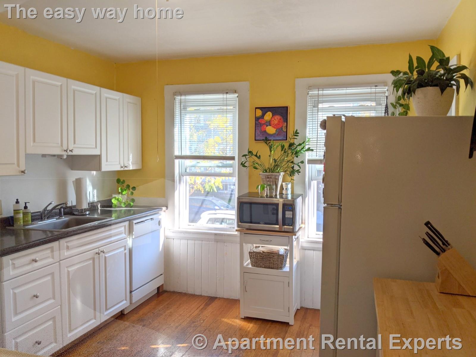 998 Broadway, Davis Square