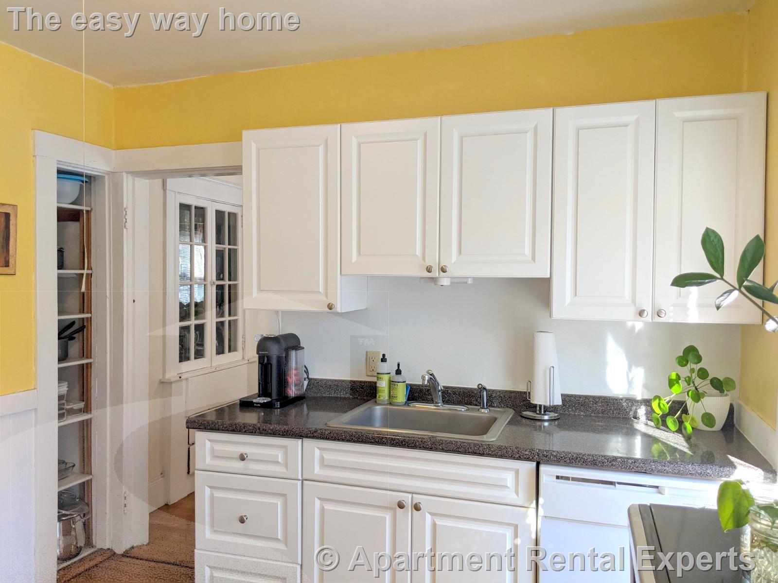 998 Broadway, Davis Square