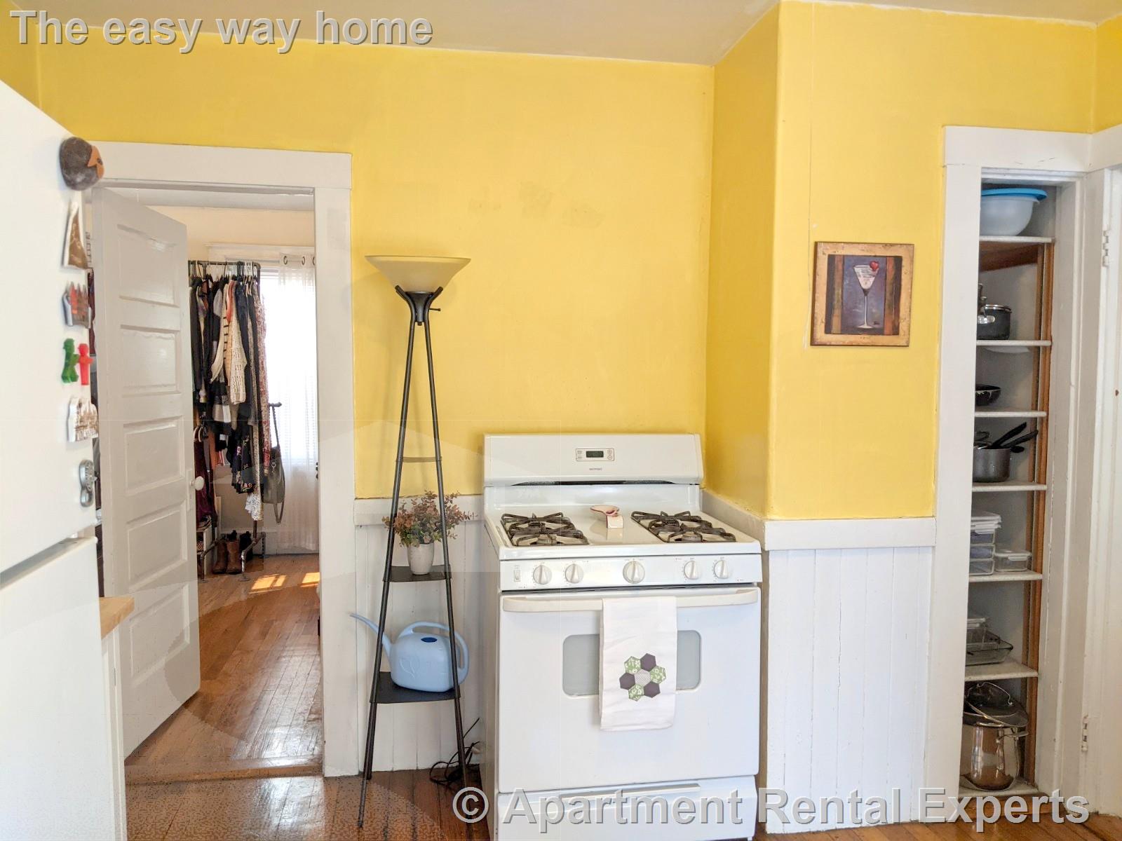 998 Broadway, Davis Square