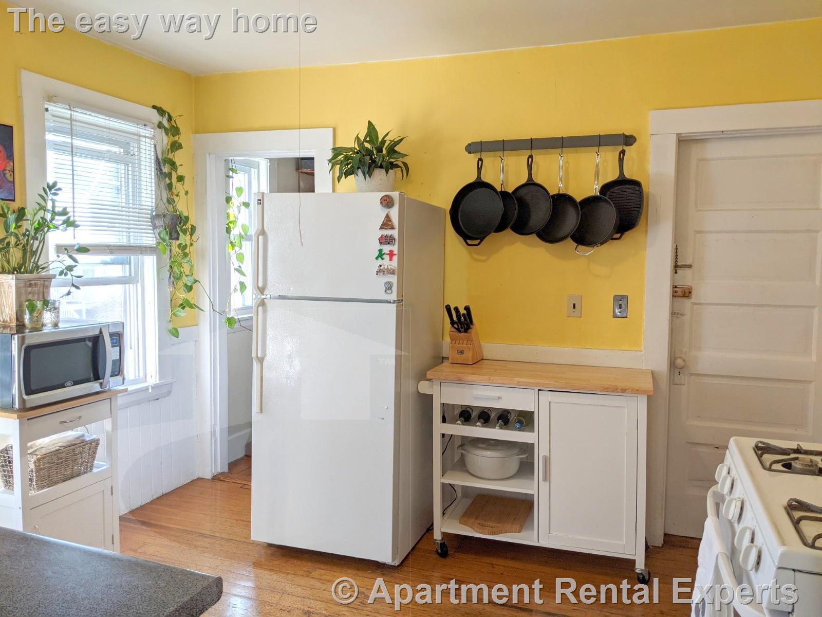 998 Broadway, Davis Square