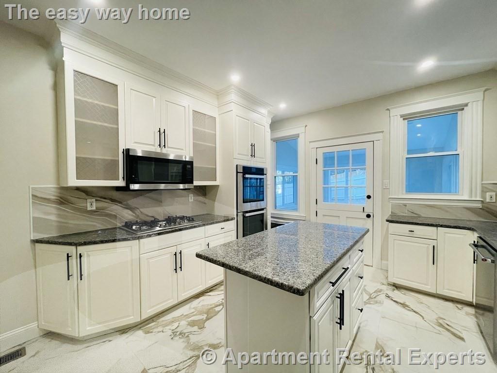 28 Wolcott Rd, Chestnut Hill