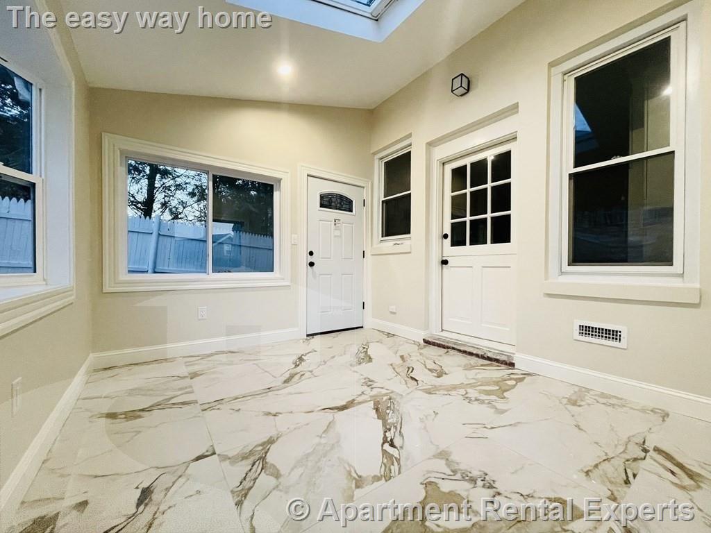 28 Wolcott Rd, Chestnut Hill