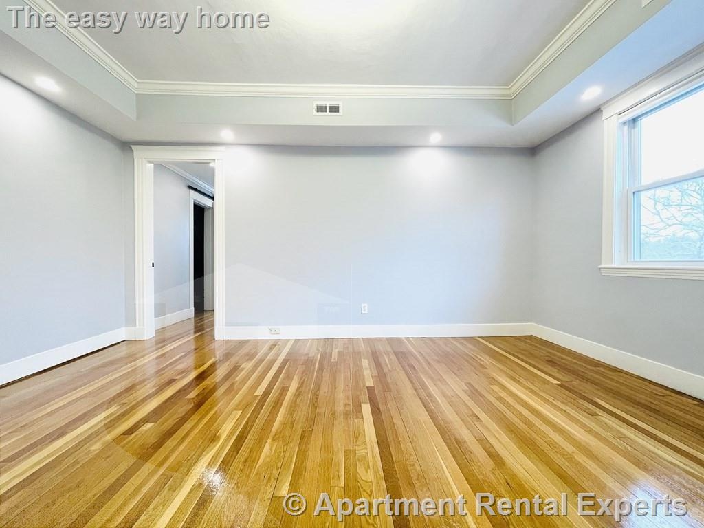 28 Wolcott Rd, Chestnut Hill