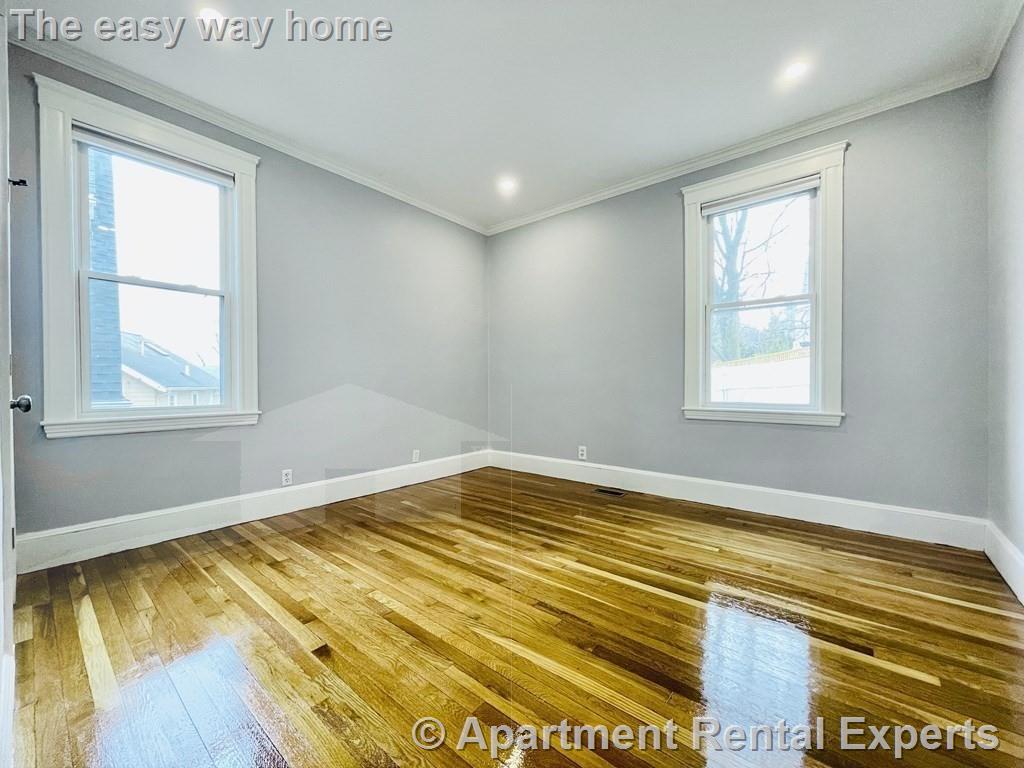 28 Wolcott Rd, Chestnut Hill