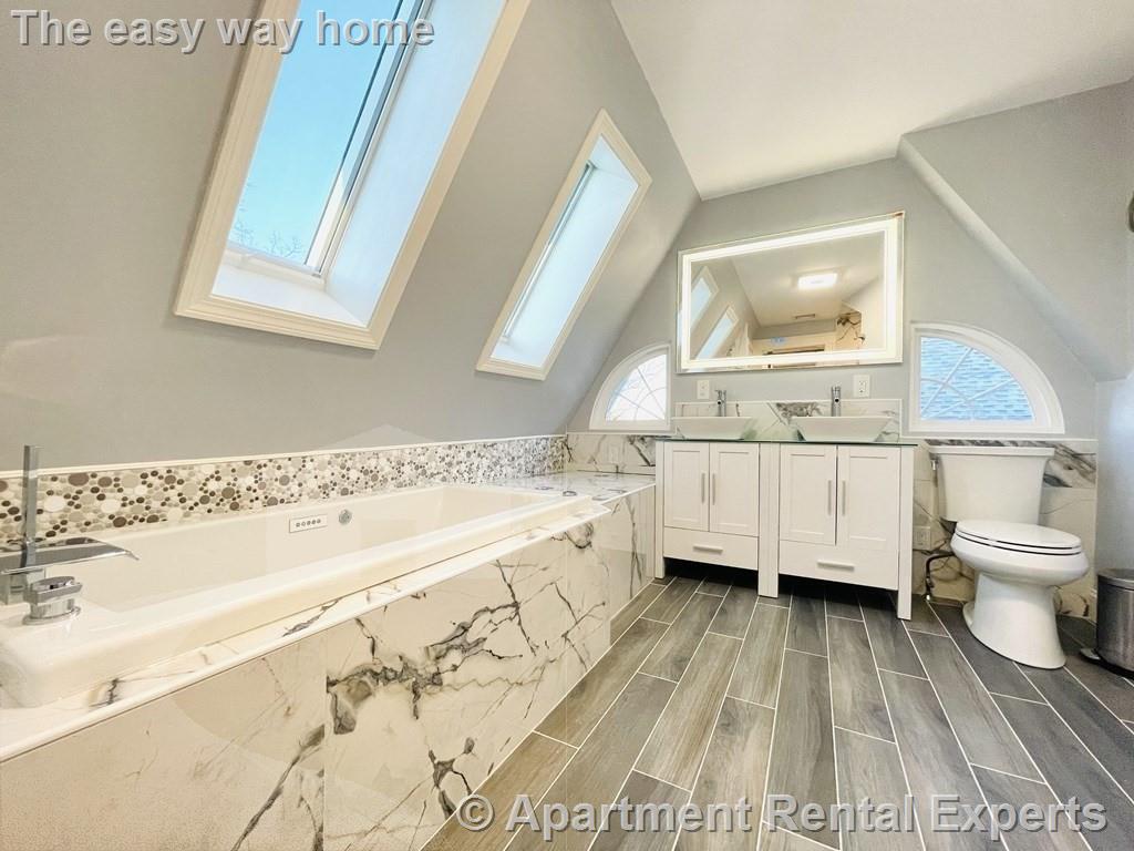 28 Wolcott Rd, Chestnut Hill