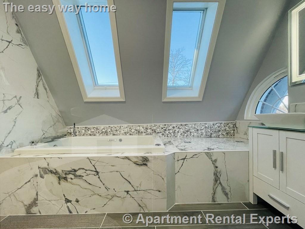 28 Wolcott Rd, Chestnut Hill