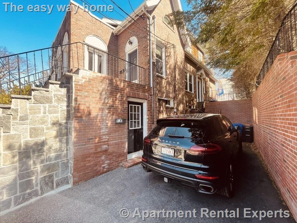 28 Wolcott Rd, Chestnut Hill