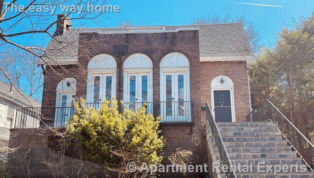 28 Wolcott Rd, Chestnut Hill