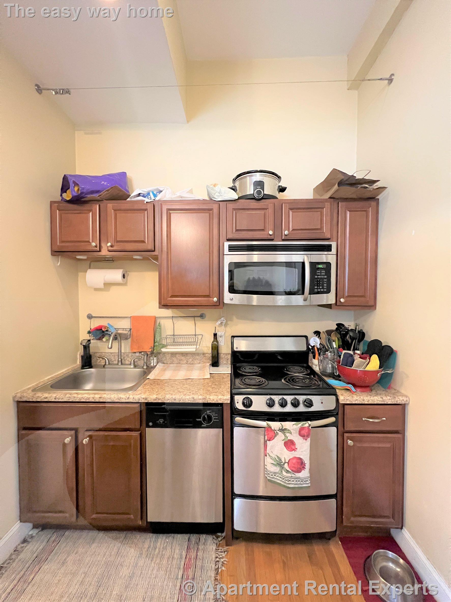 1298 Broadway, Teele Square