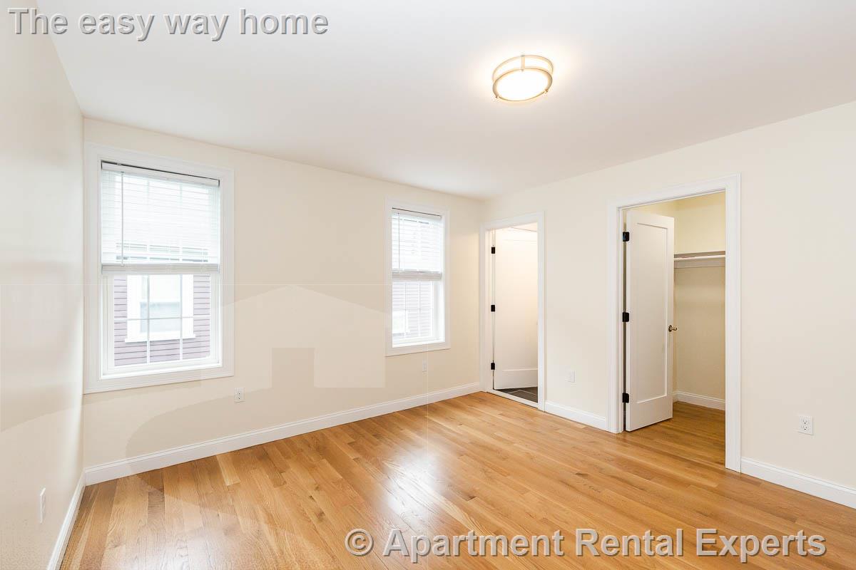 51 Fulton St, Medford Square