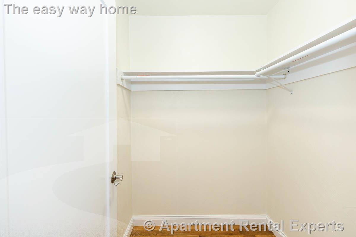 51 Fulton St, Medford Square