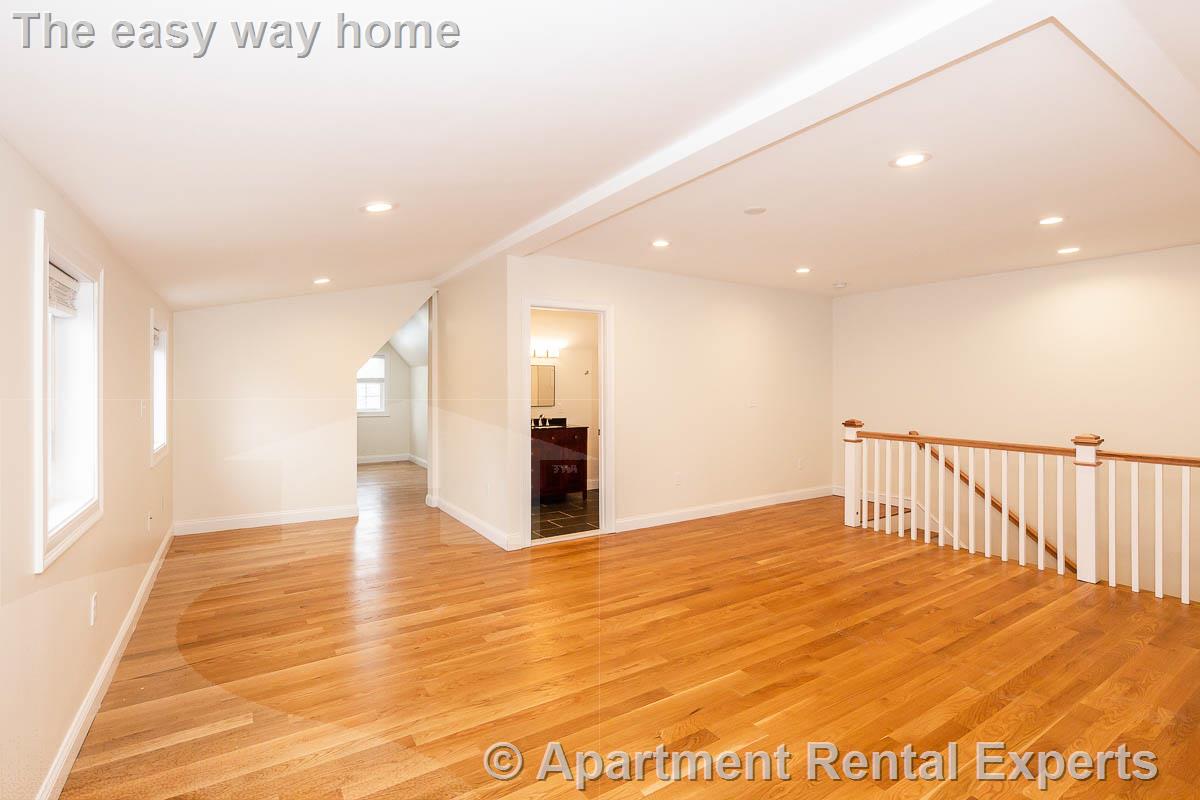 51 Fulton St, Medford Square