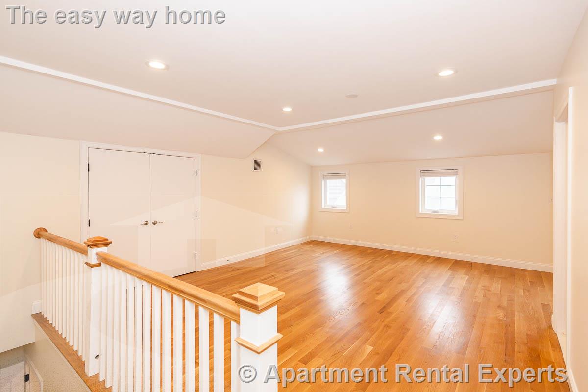 51 Fulton St, Medford Square