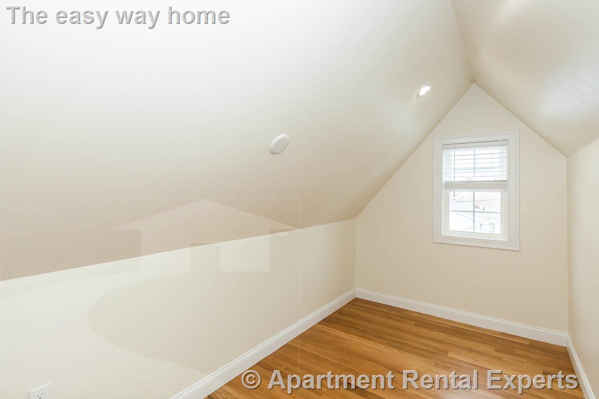 51 Fulton St, Medford Square