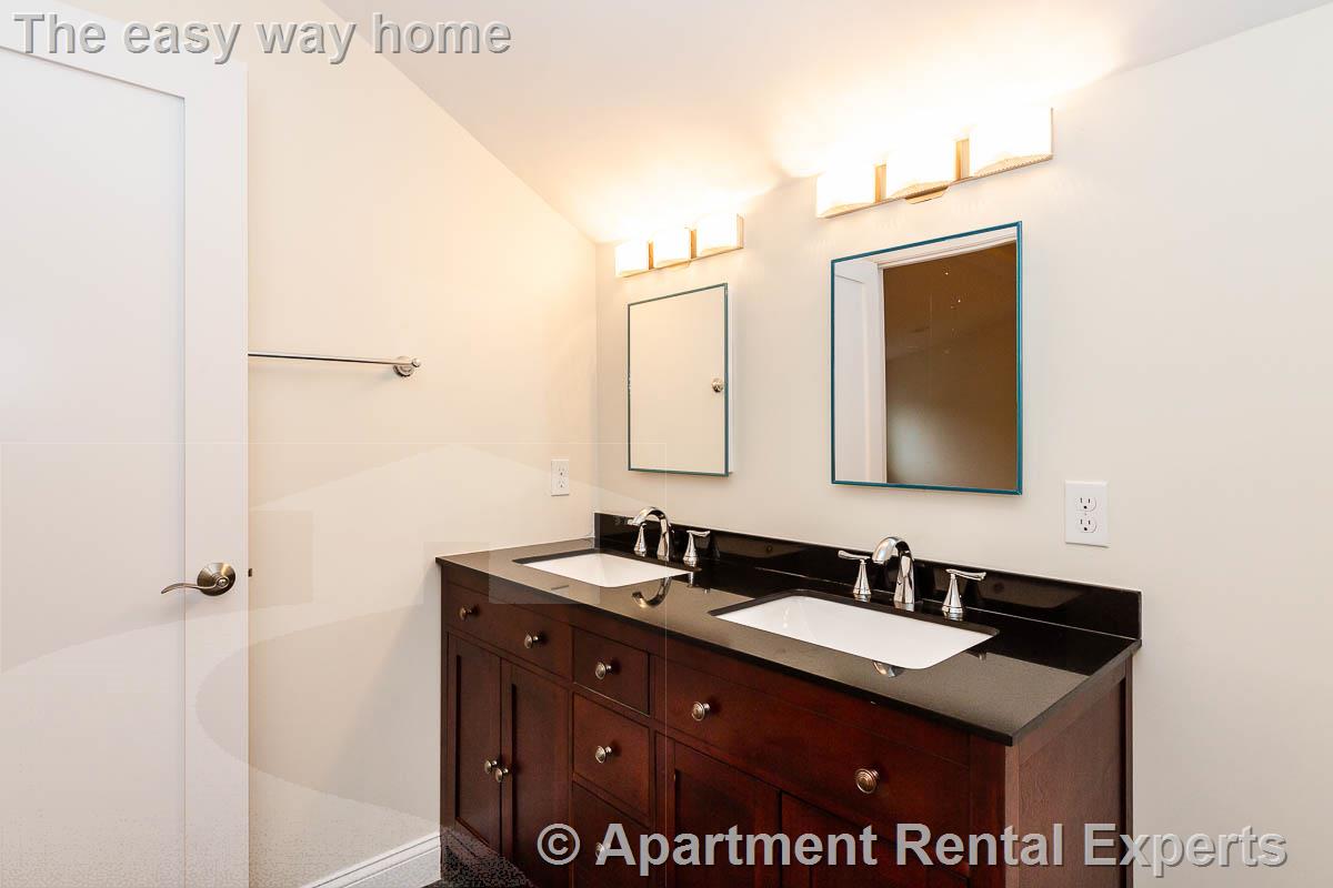 51 Fulton St, Medford Square