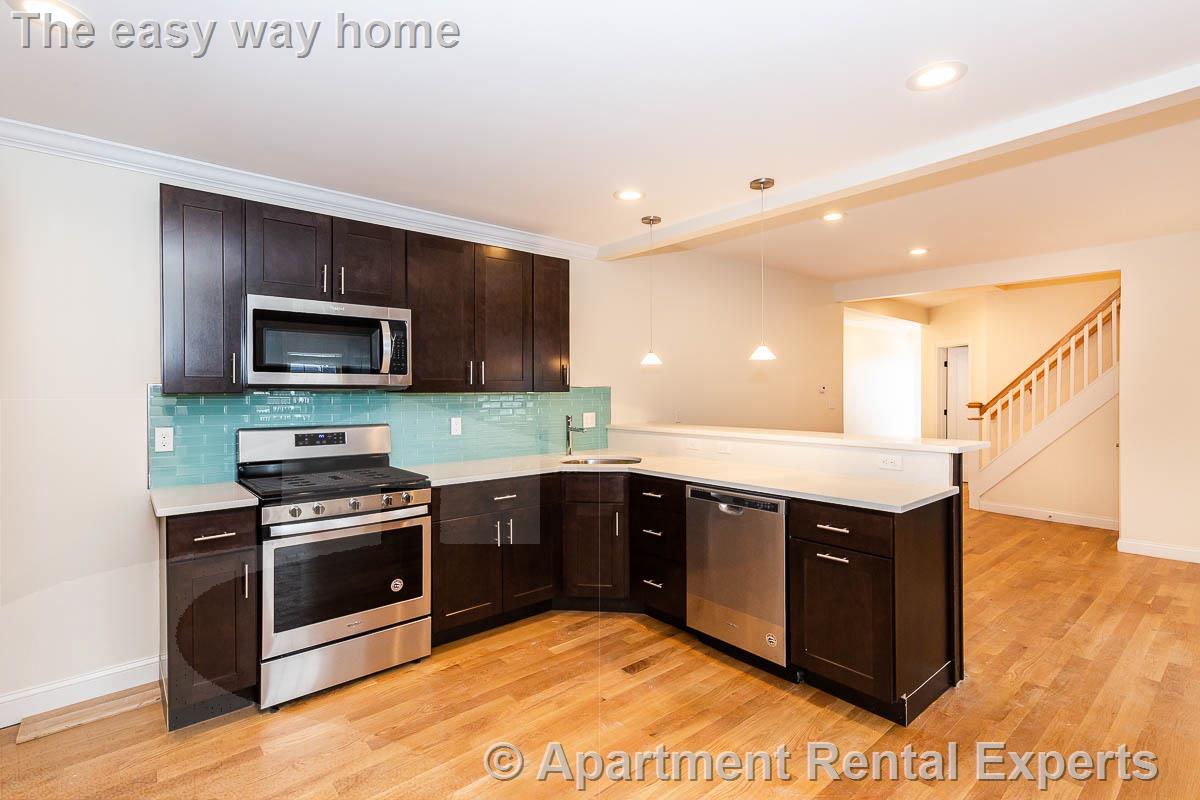 51 Fulton St, Medford Square