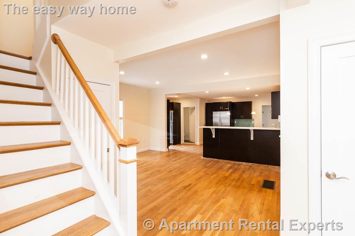 51 Fulton St, Medford Square