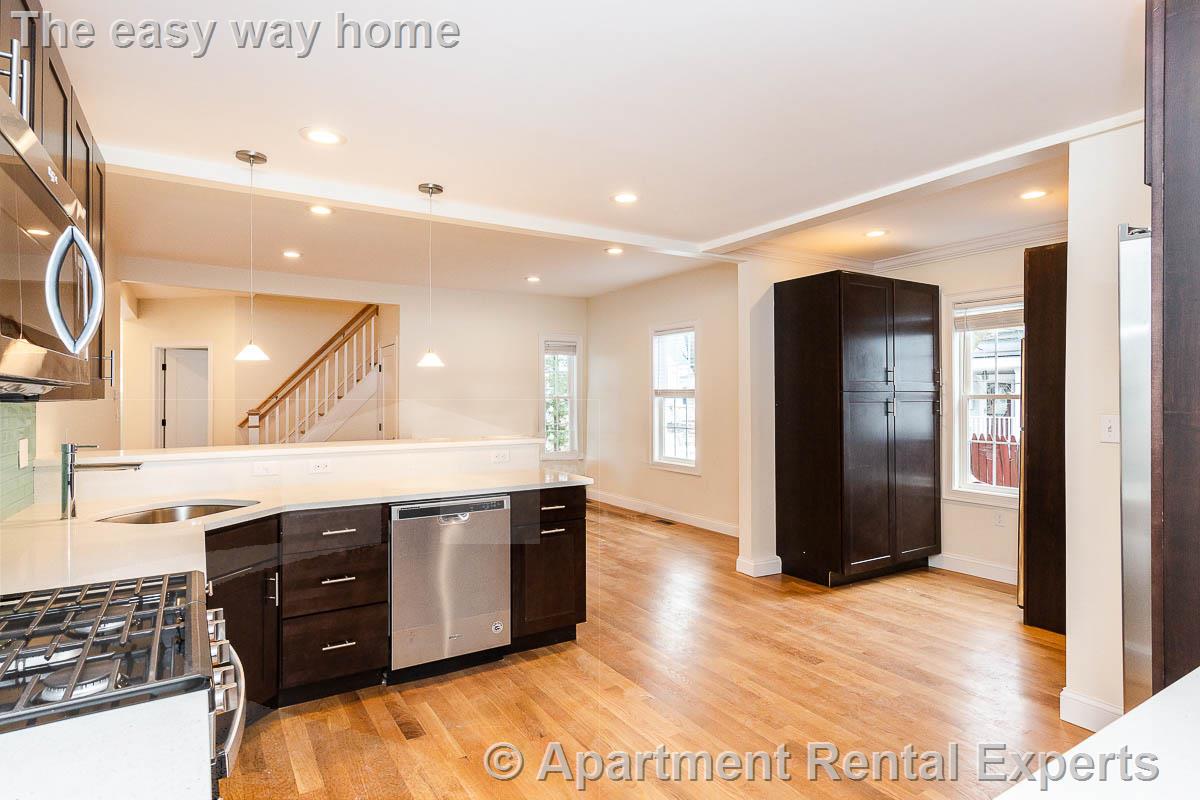 51 Fulton St, Medford Square