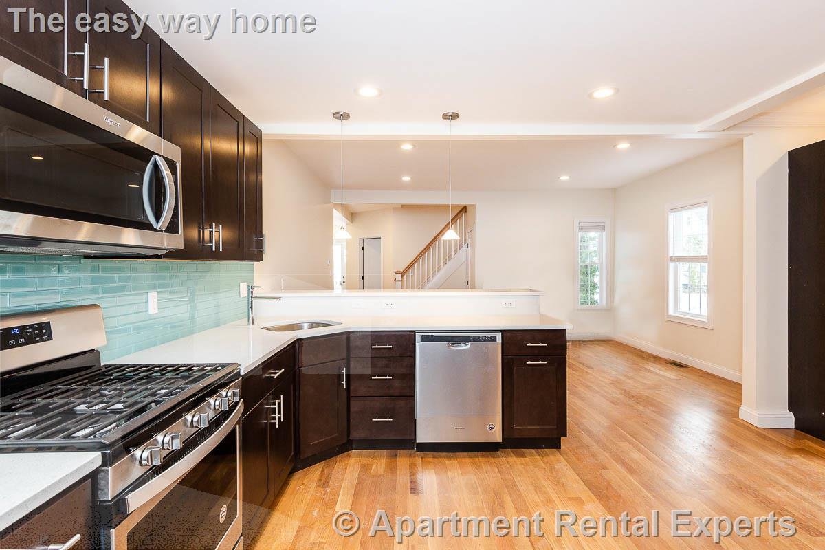 51 Fulton St, Medford Square