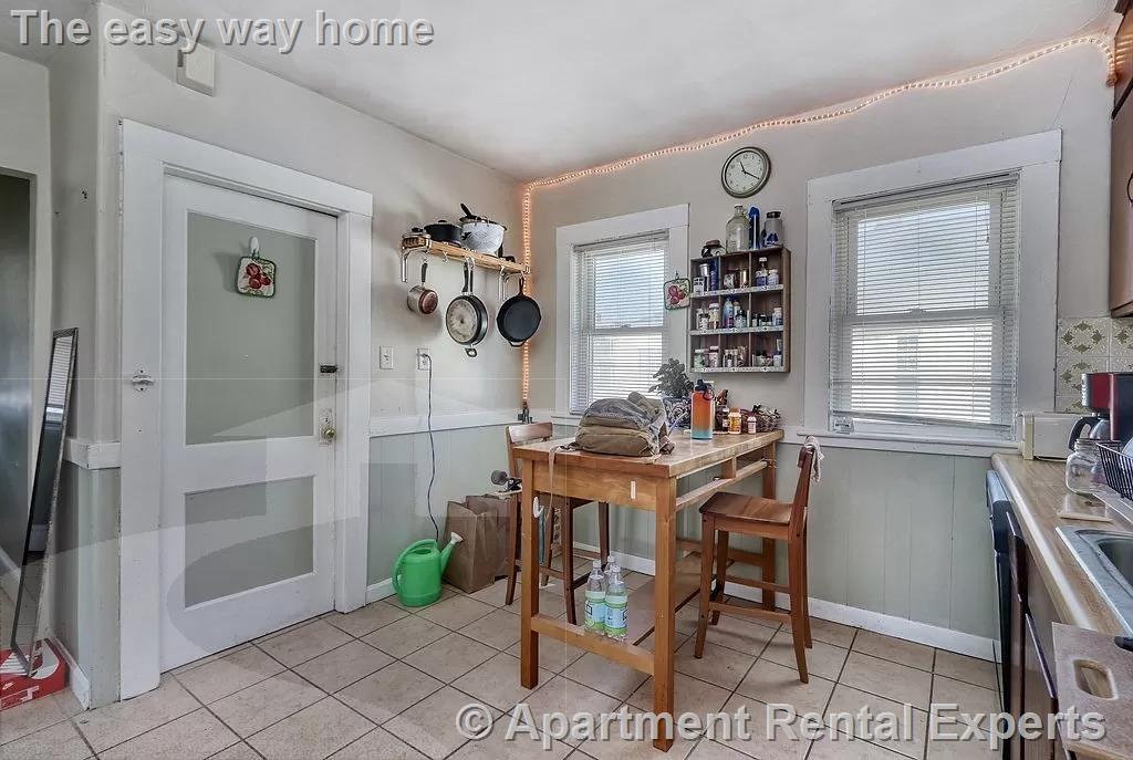 21 Renfrew St, Tufts