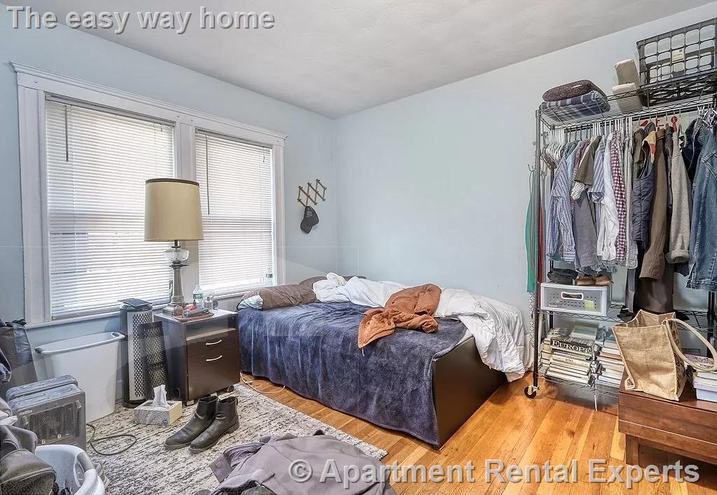 21 Renfrew St, Tufts