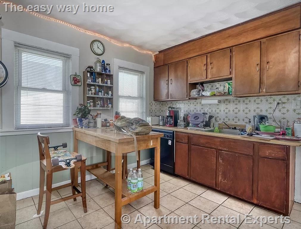 21 Renfrew St, Tufts