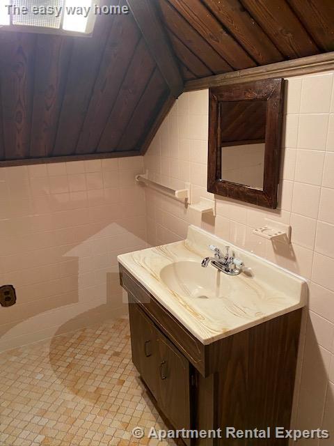 18 Early Ave, Medford Square