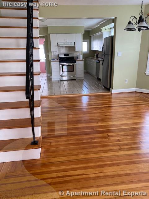 18 Early Ave, Medford Square