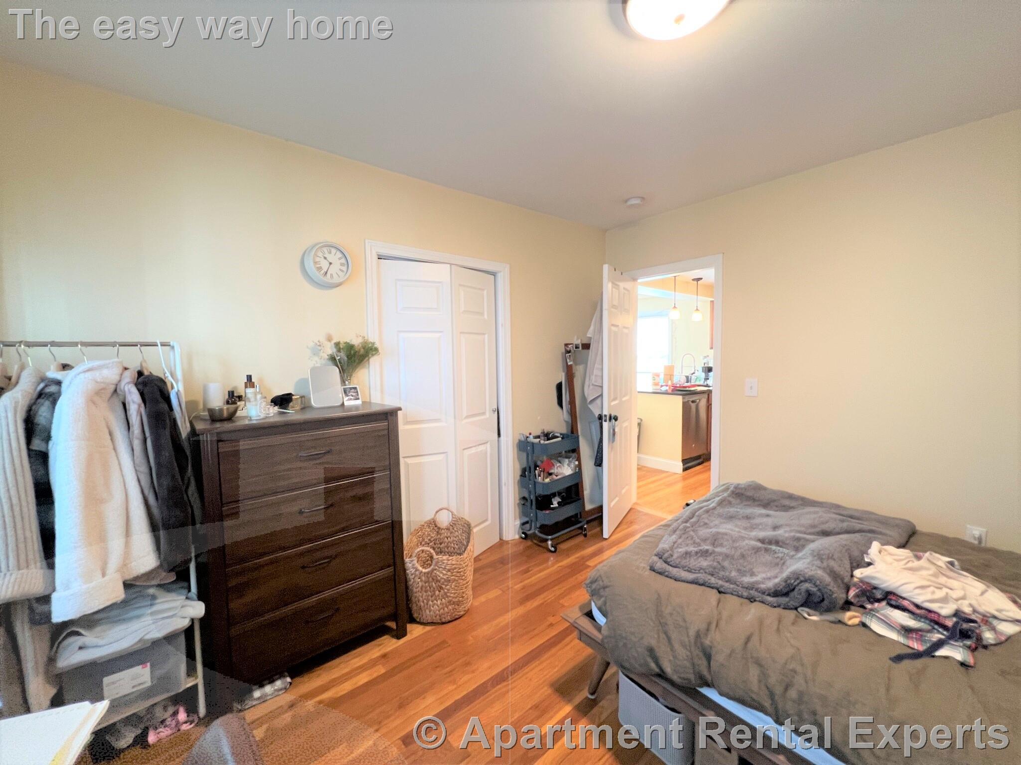 16-18 Silvey Pl, Porter Square