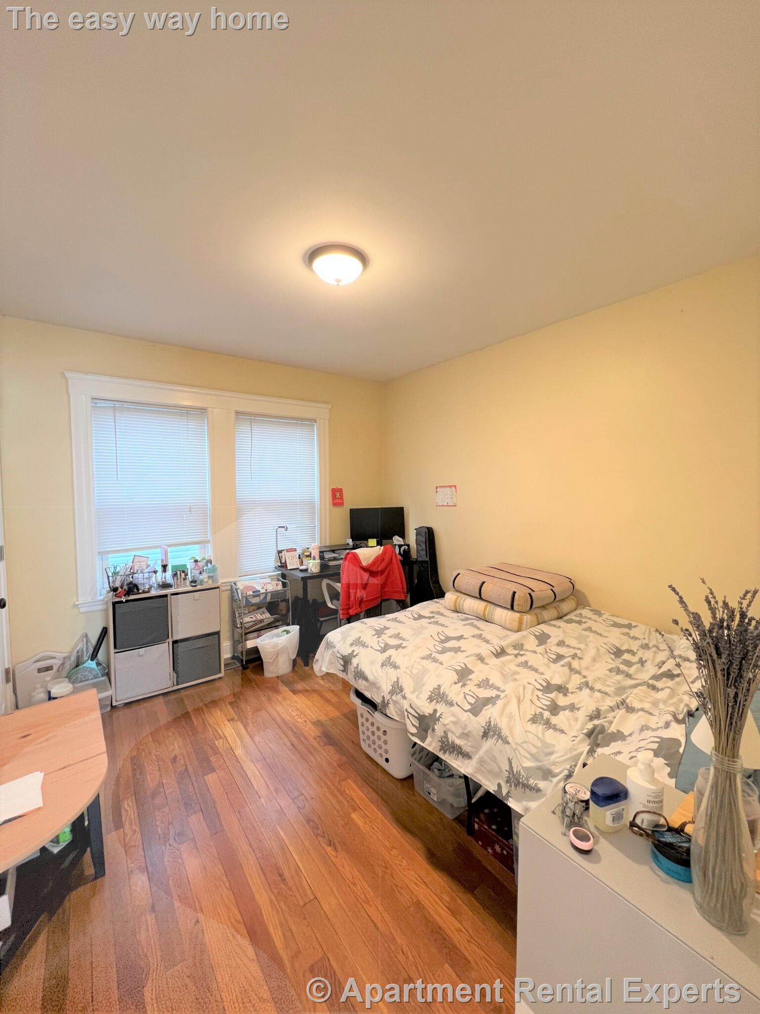 16-18 Silvey Pl, Porter Square