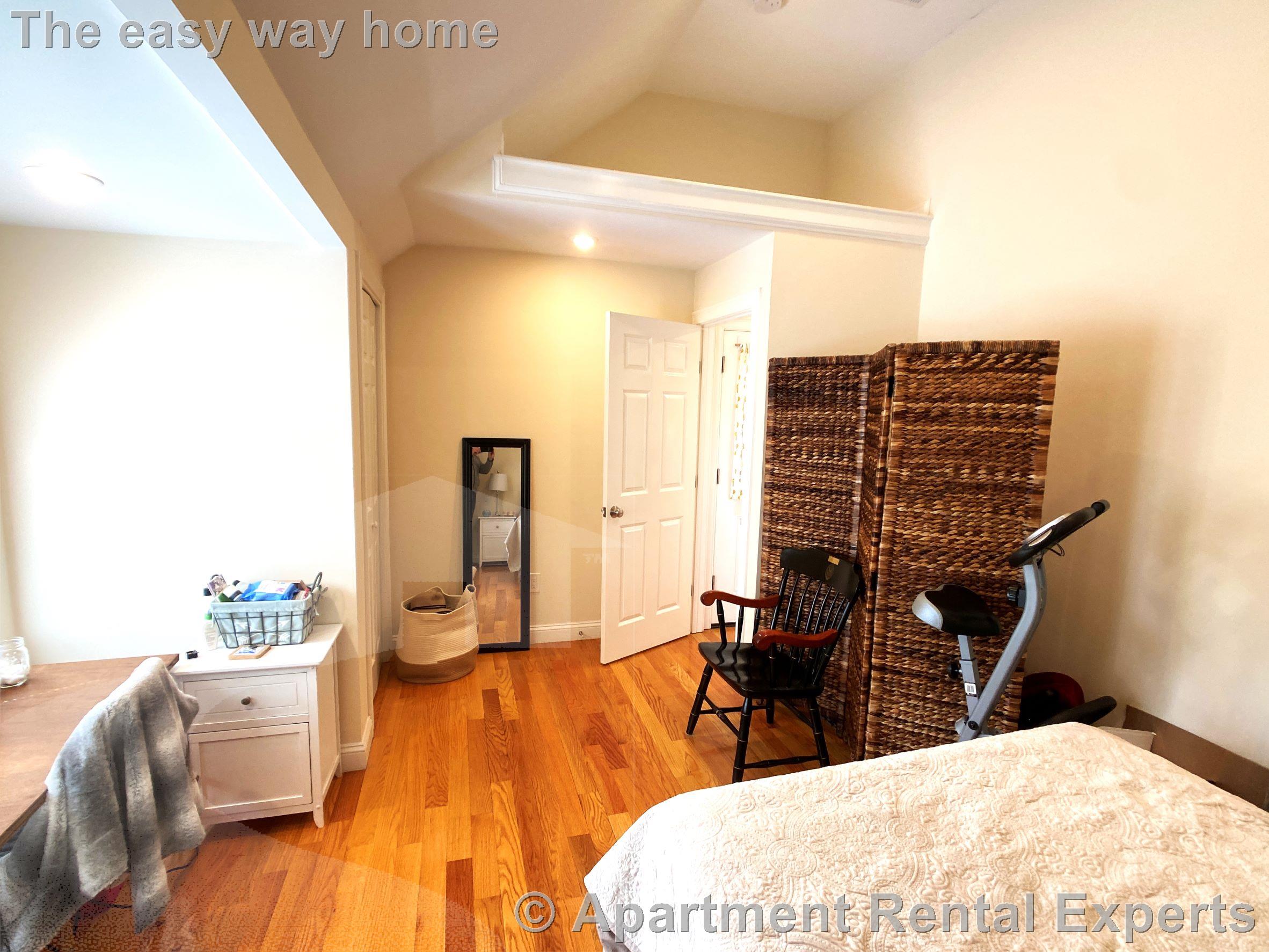 537 Main St, Magoun Square