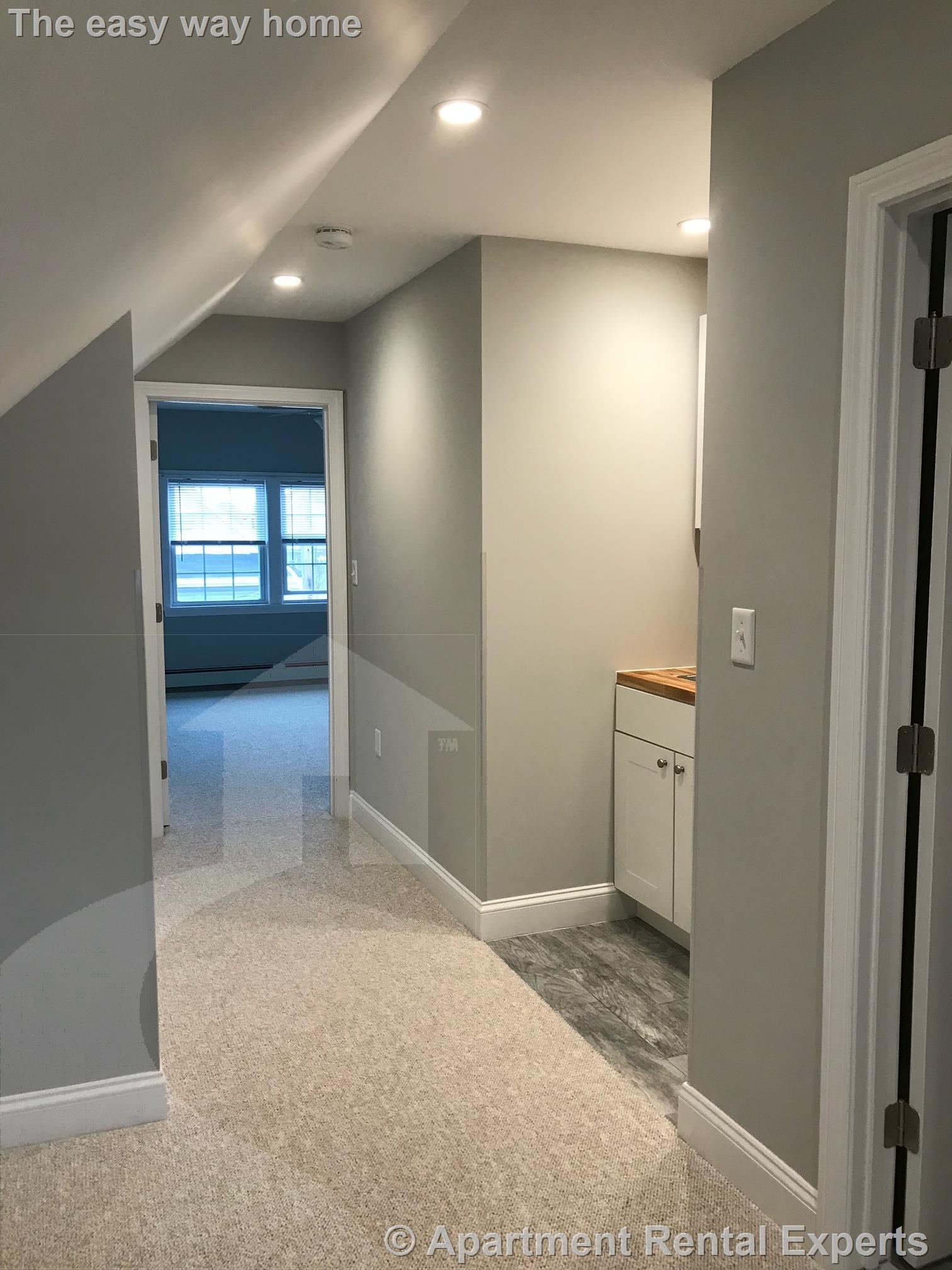 8 Bradford Ave, Tufts