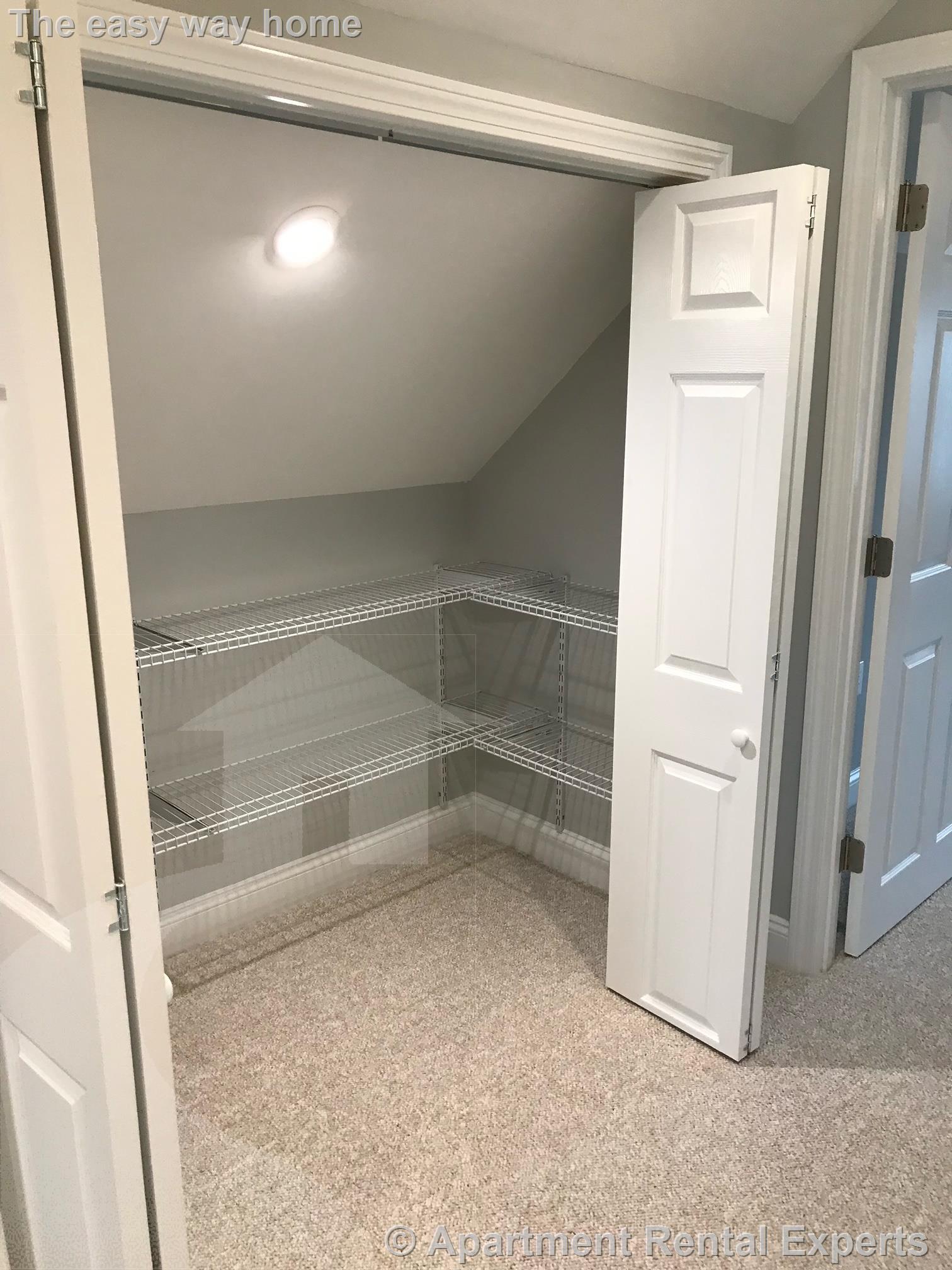 8 Bradford Ave, Tufts