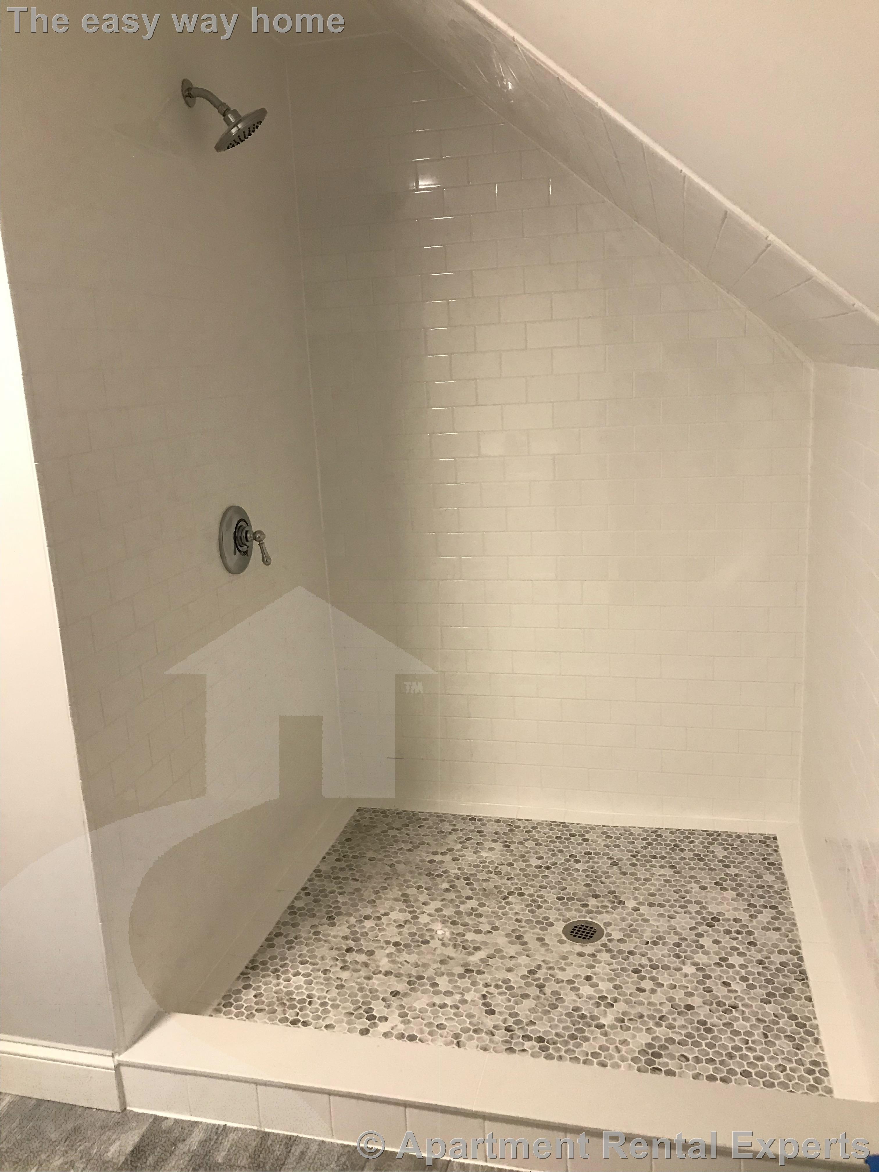 8 Bradford Ave, Tufts