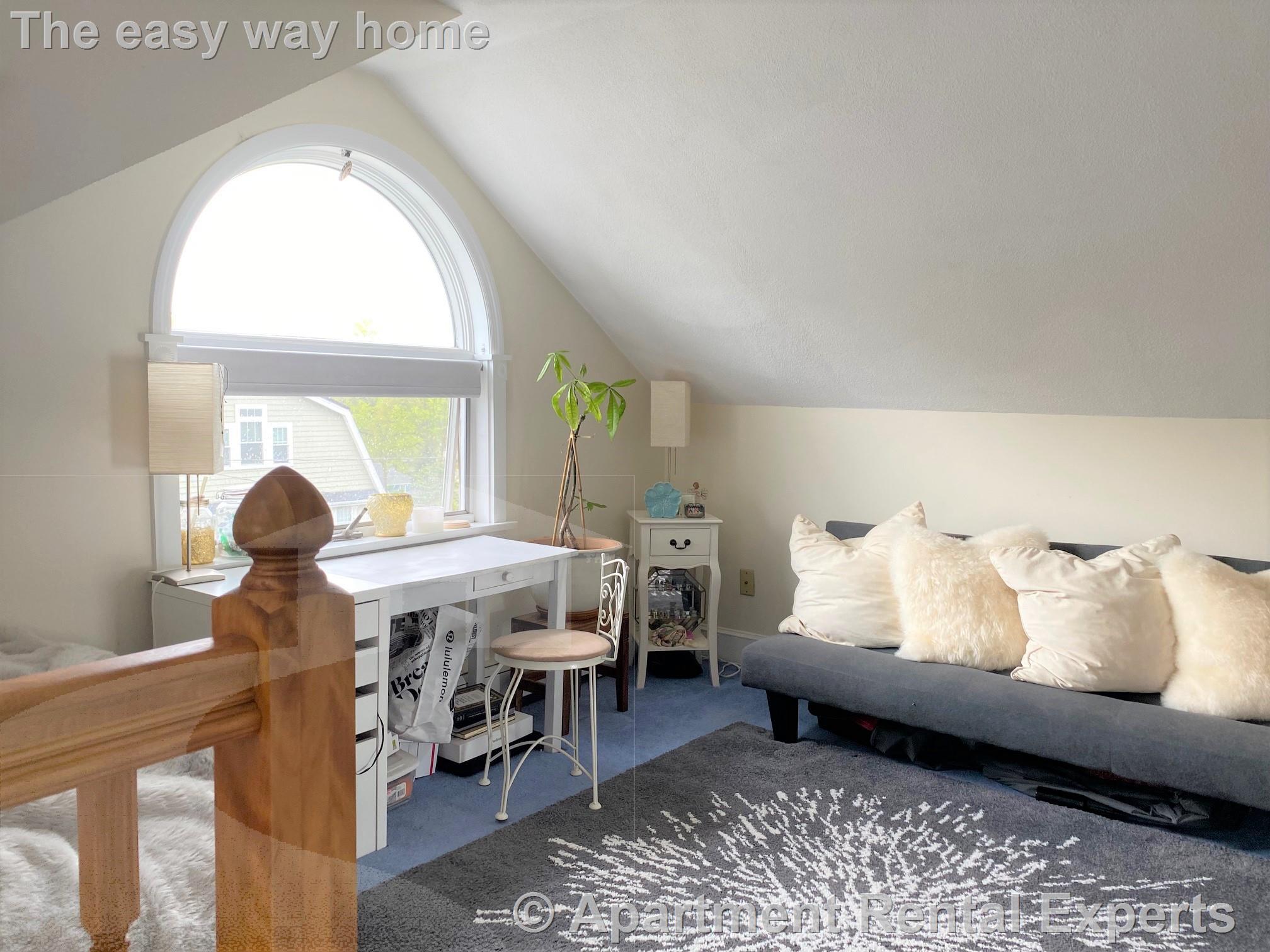 18 Woburn St, West Medford