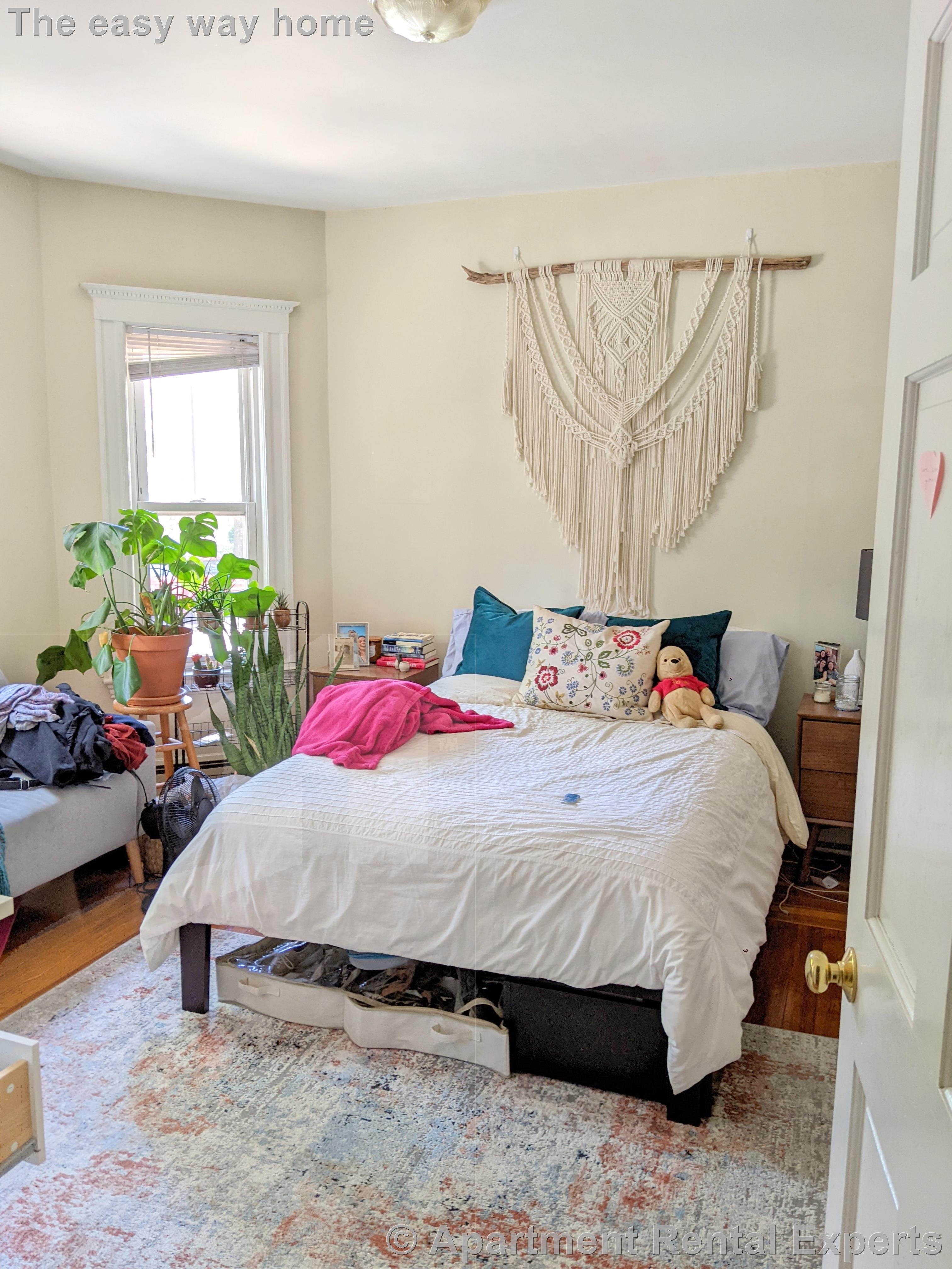 41 Bay State Ave, Davis Square