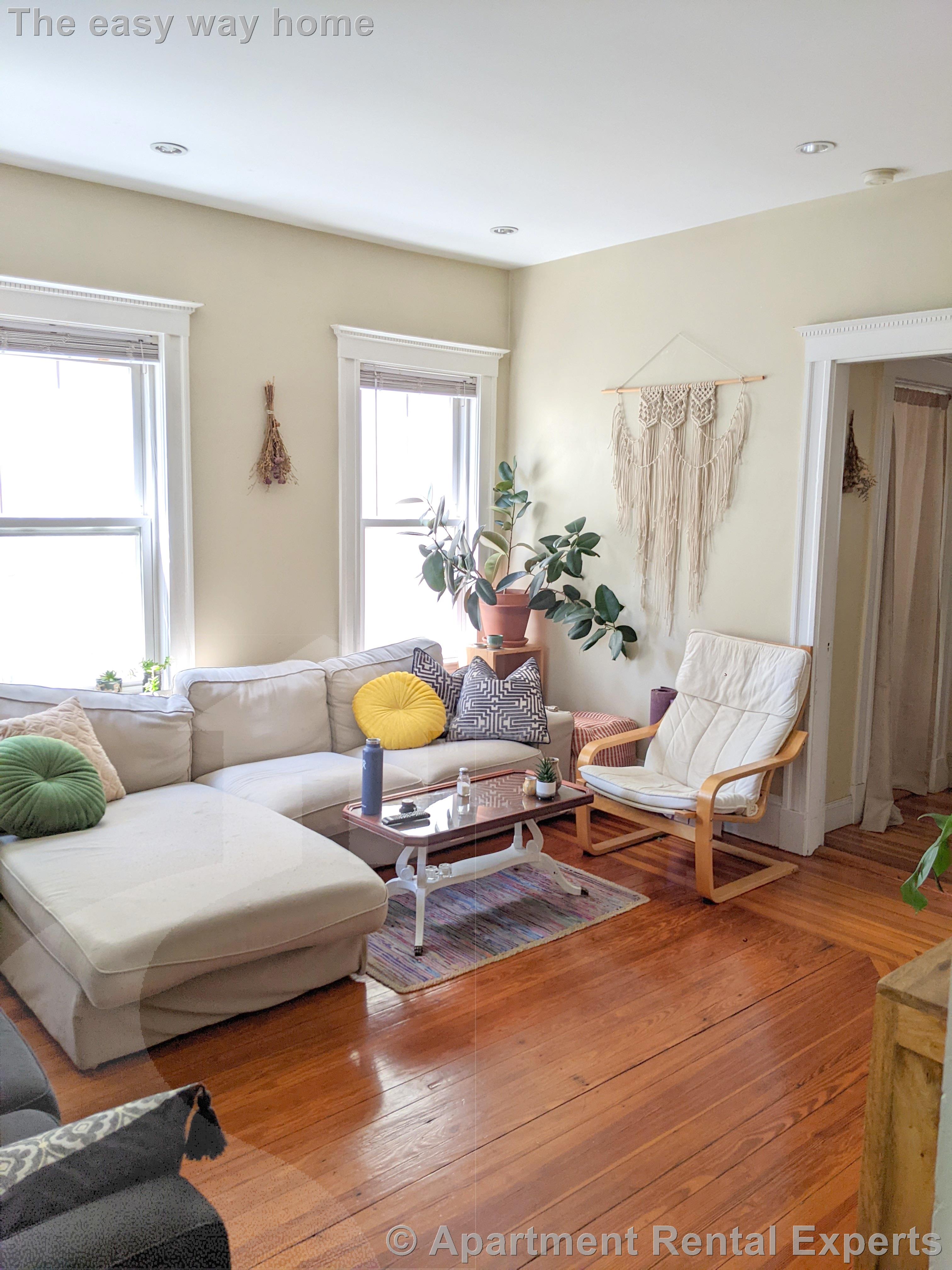 41 Bay State Ave, Davis Square