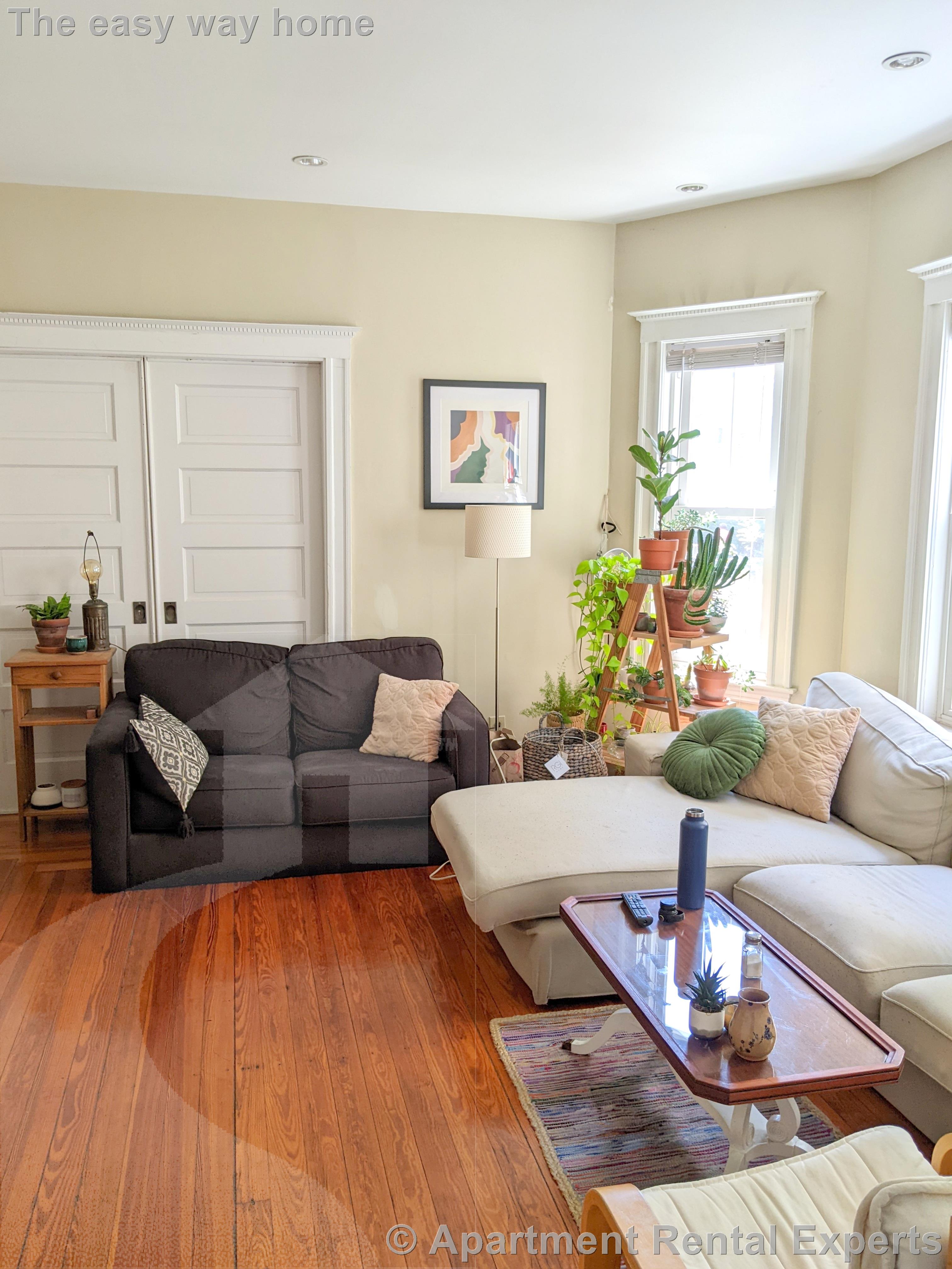 41 Bay State Ave, Davis Square