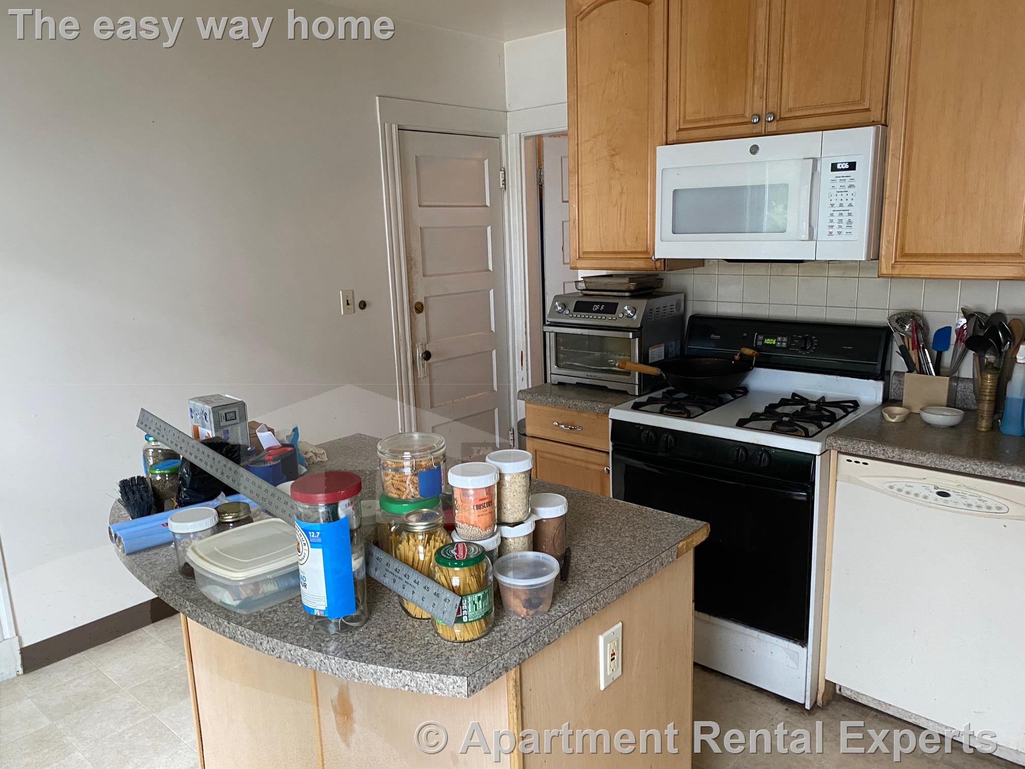 50 Oxford Ave, Belmont Line